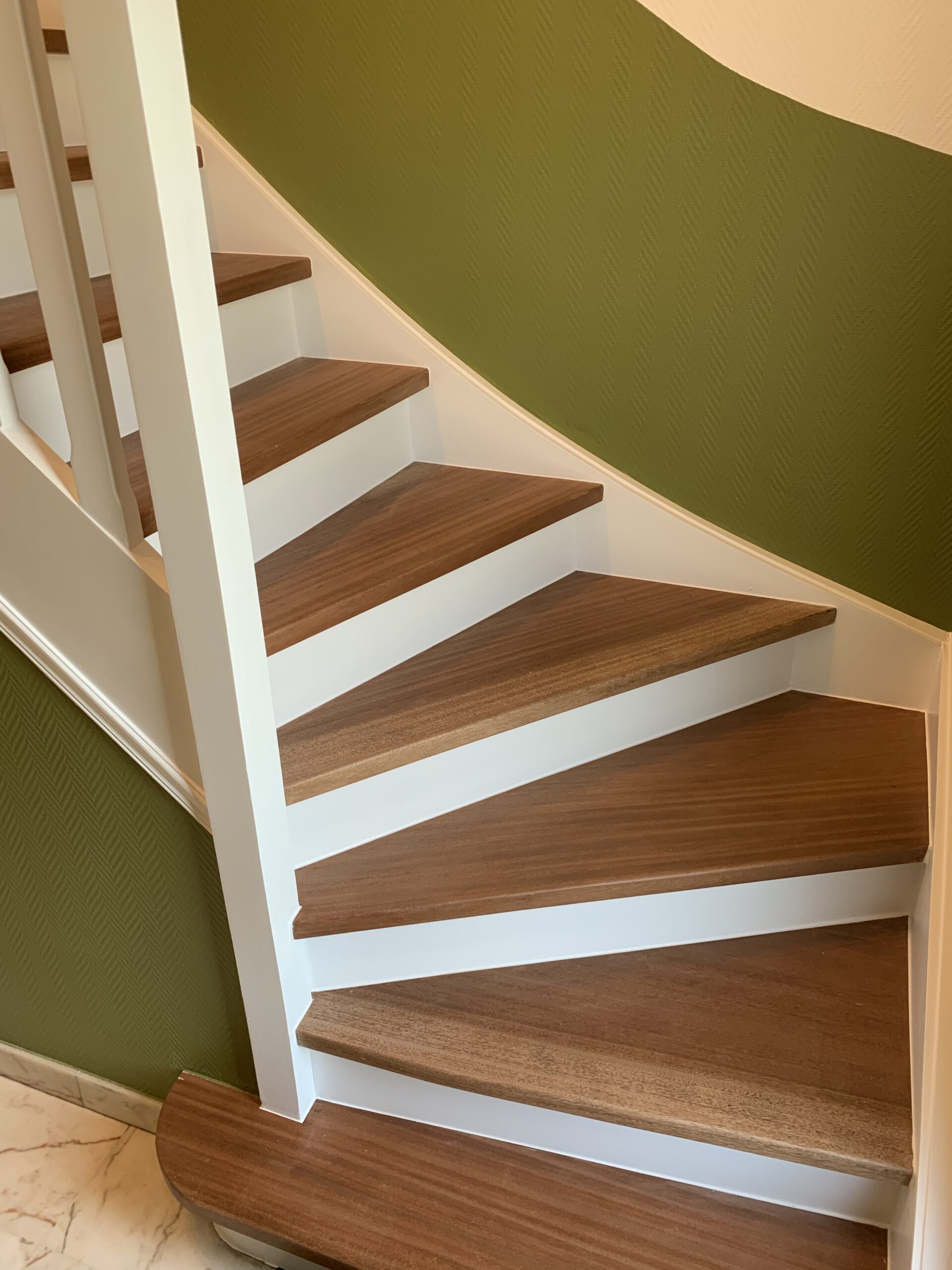 Décapage et vitrification Escaliers Wattrelos par Bel Interieur